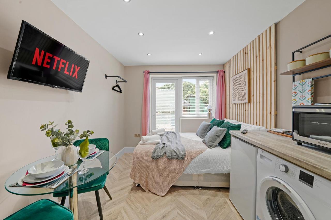 Cosy Heathrow Studios - Parking - Garden London Kültér fotó