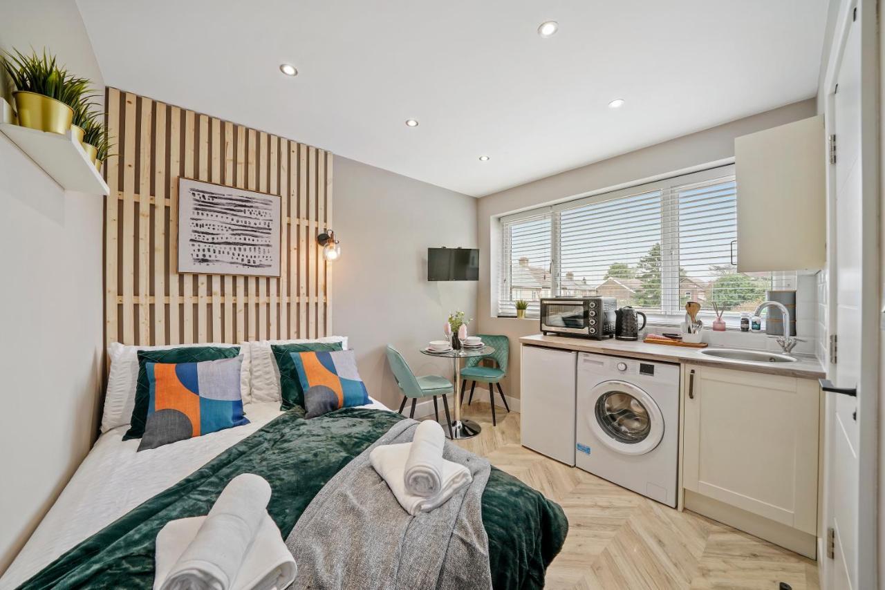 Cosy Heathrow Studios - Parking - Garden London Kültér fotó