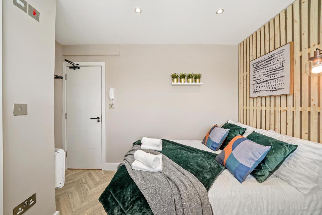 Cosy Heathrow Studios - Parking - Garden London Kültér fotó