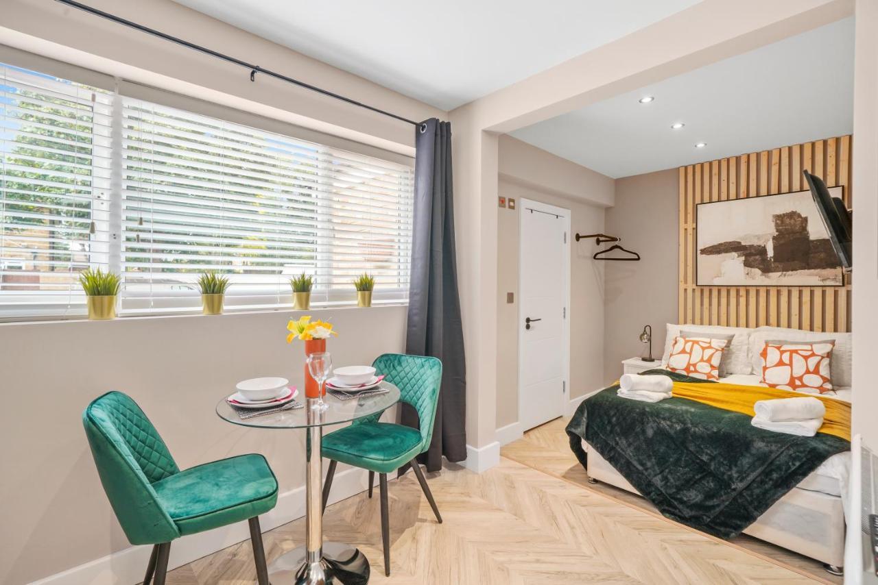 Cosy Heathrow Studios - Parking - Garden London Kültér fotó