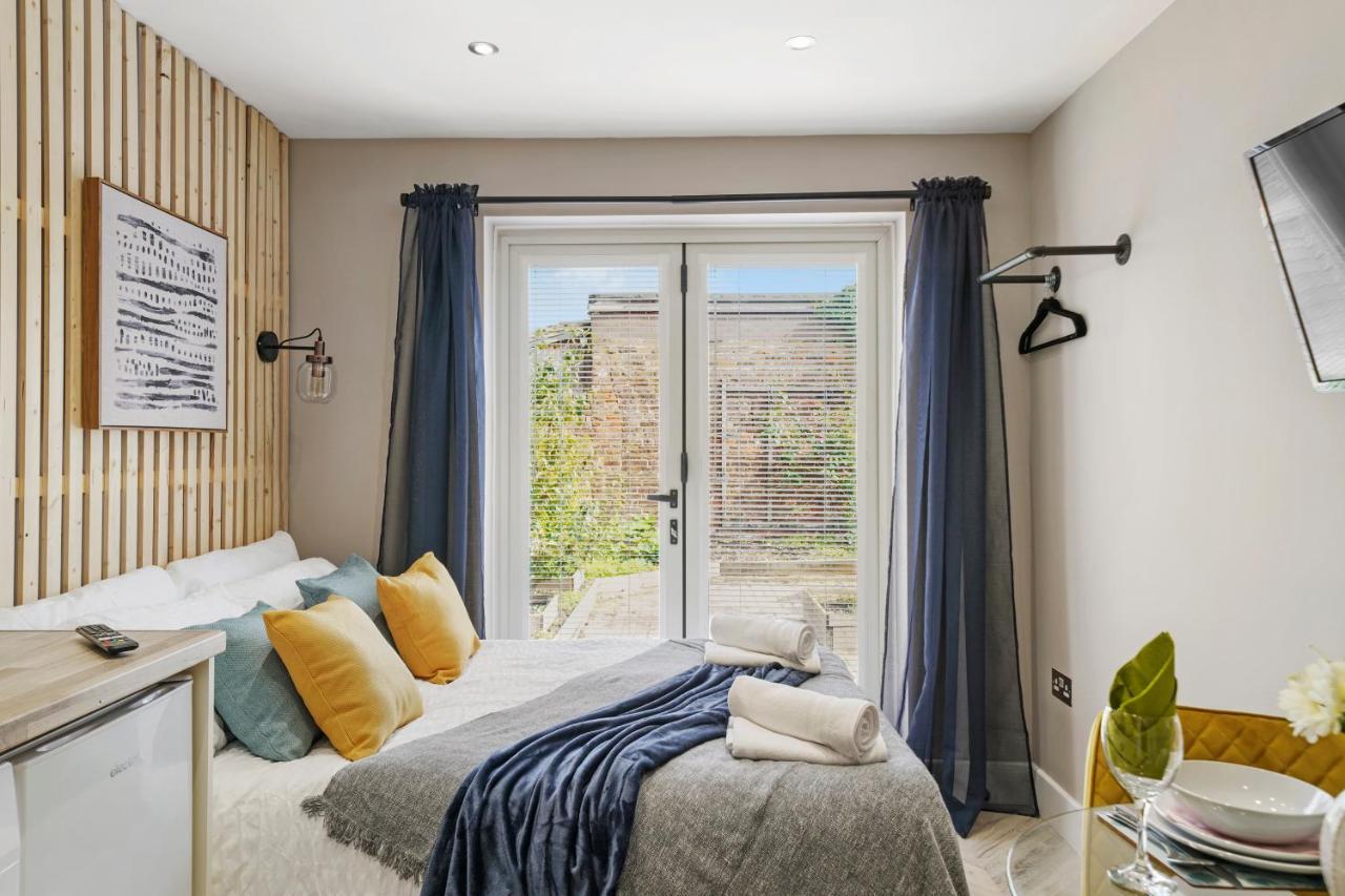 Cosy Heathrow Studios - Parking - Garden London Kültér fotó