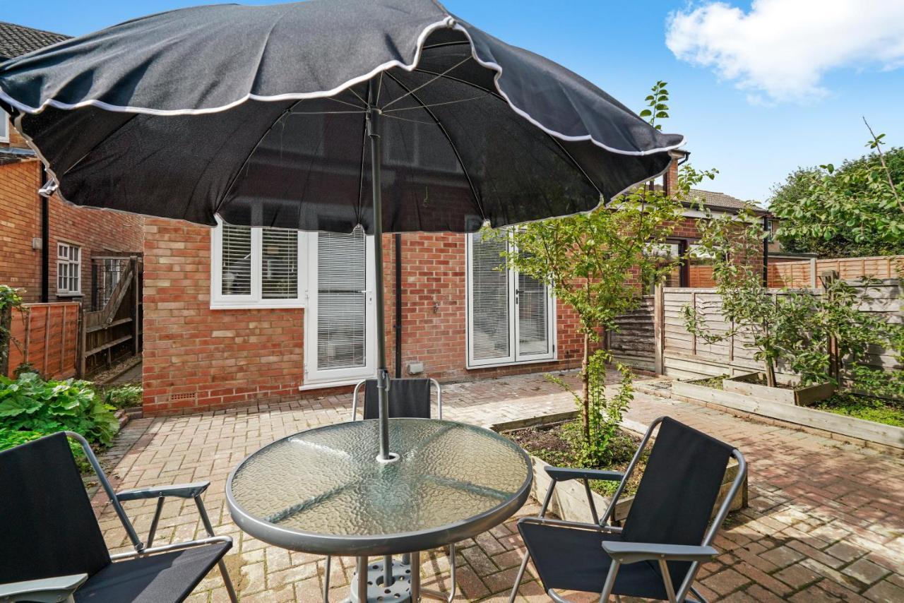 Cosy Heathrow Studios - Parking - Garden London Kültér fotó