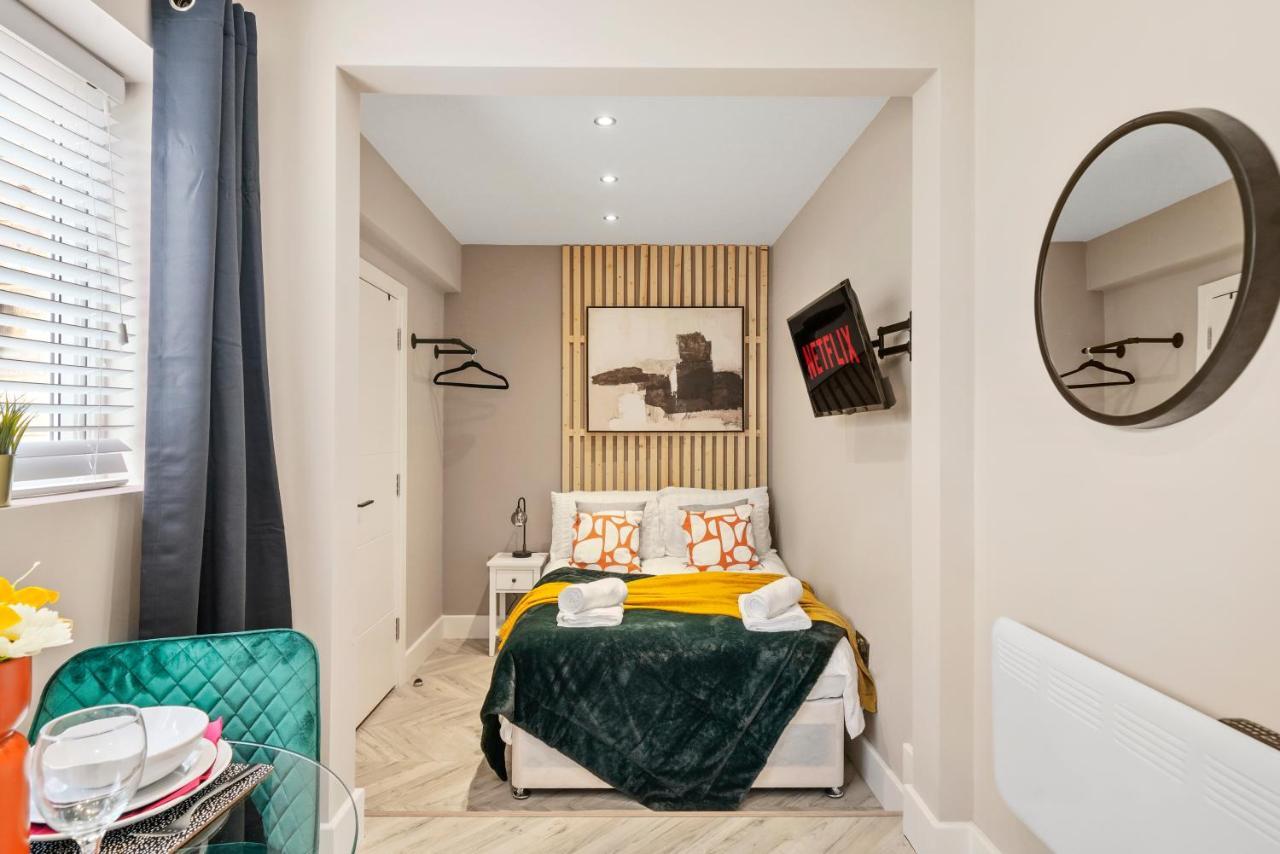 Cosy Heathrow Studios - Parking - Garden London Kültér fotó