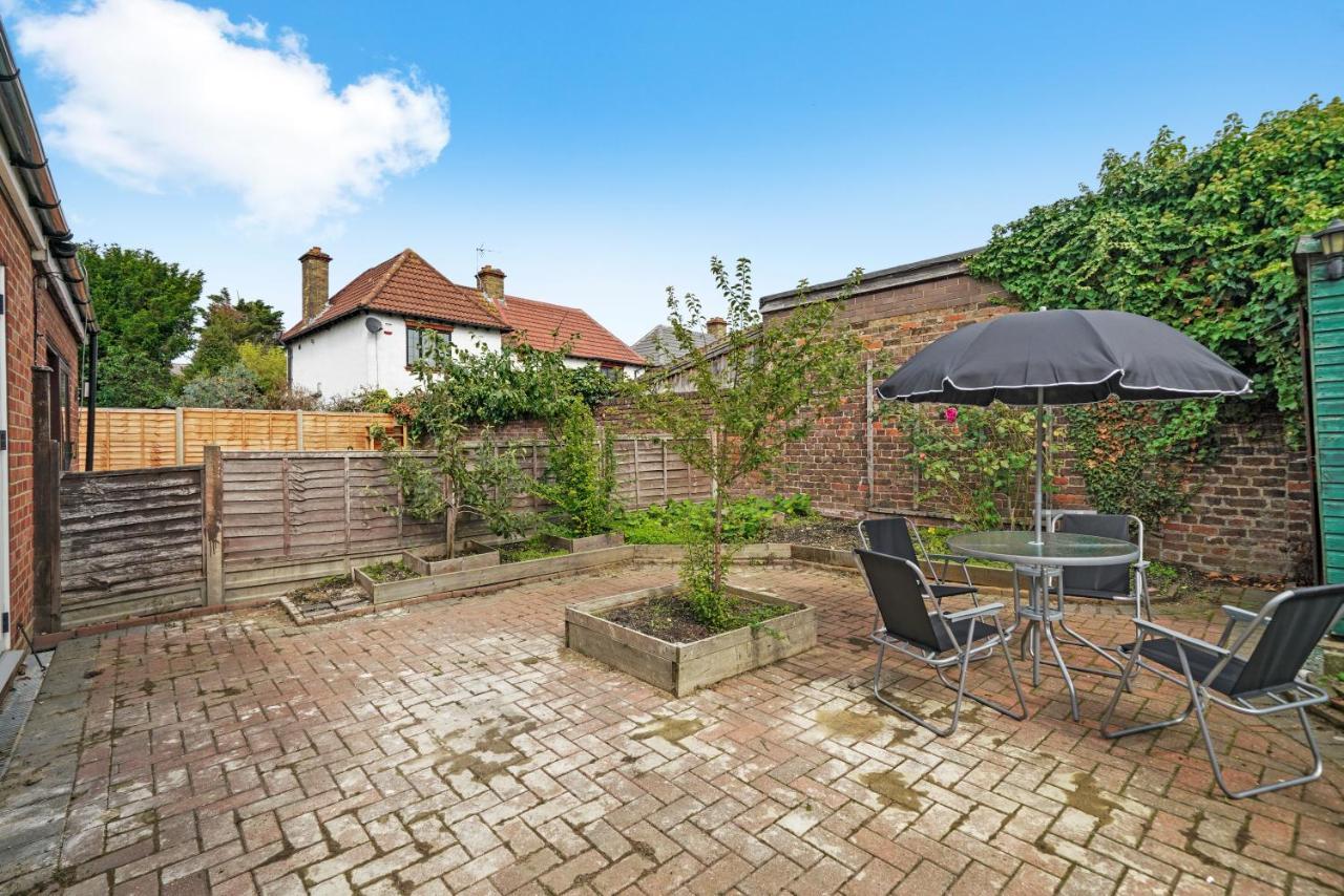 Cosy Heathrow Studios - Parking - Garden London Kültér fotó