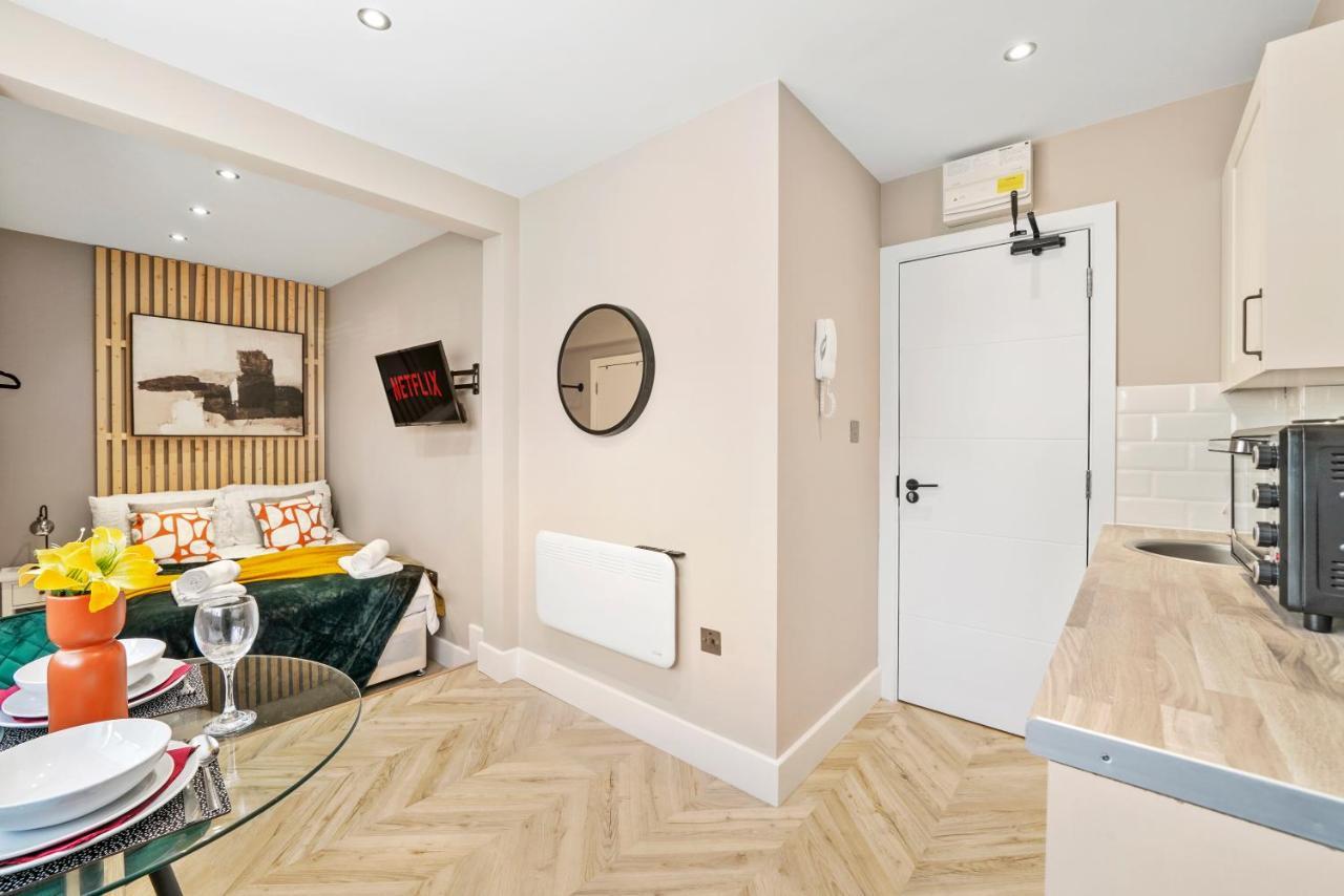 Cosy Heathrow Studios - Parking - Garden London Kültér fotó