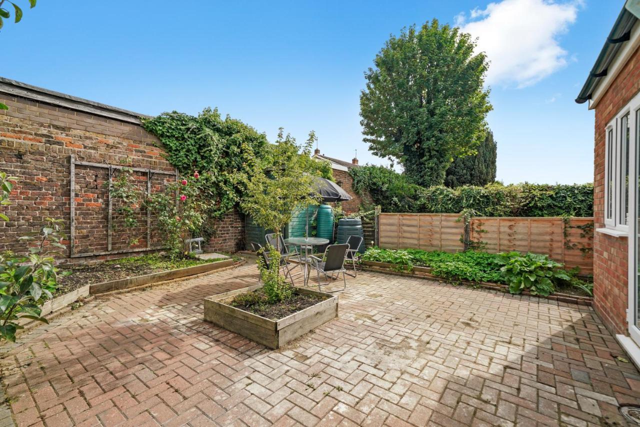 Cosy Heathrow Studios - Parking - Garden London Kültér fotó