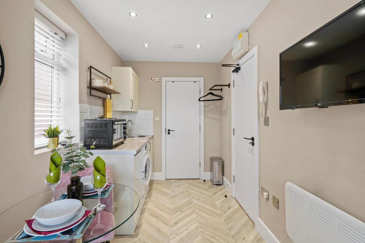 Cosy Heathrow Studios - Parking - Garden London Kültér fotó