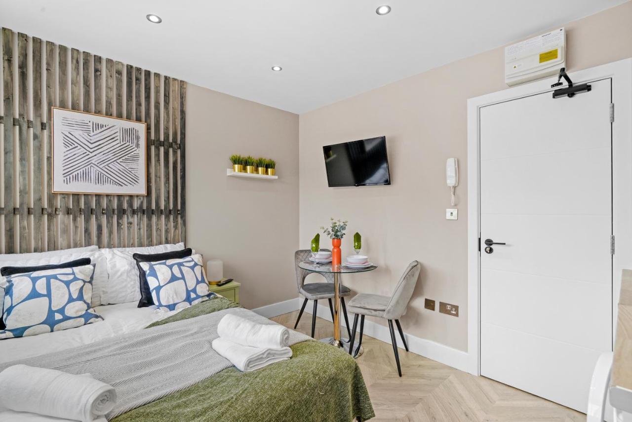 Cosy Heathrow Studios - Parking - Garden London Kültér fotó