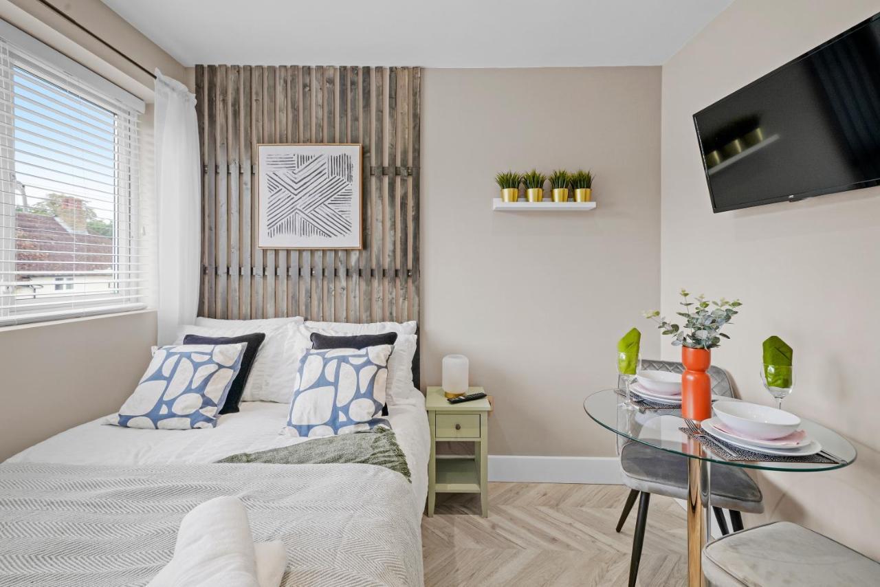 Cosy Heathrow Studios - Parking - Garden London Kültér fotó