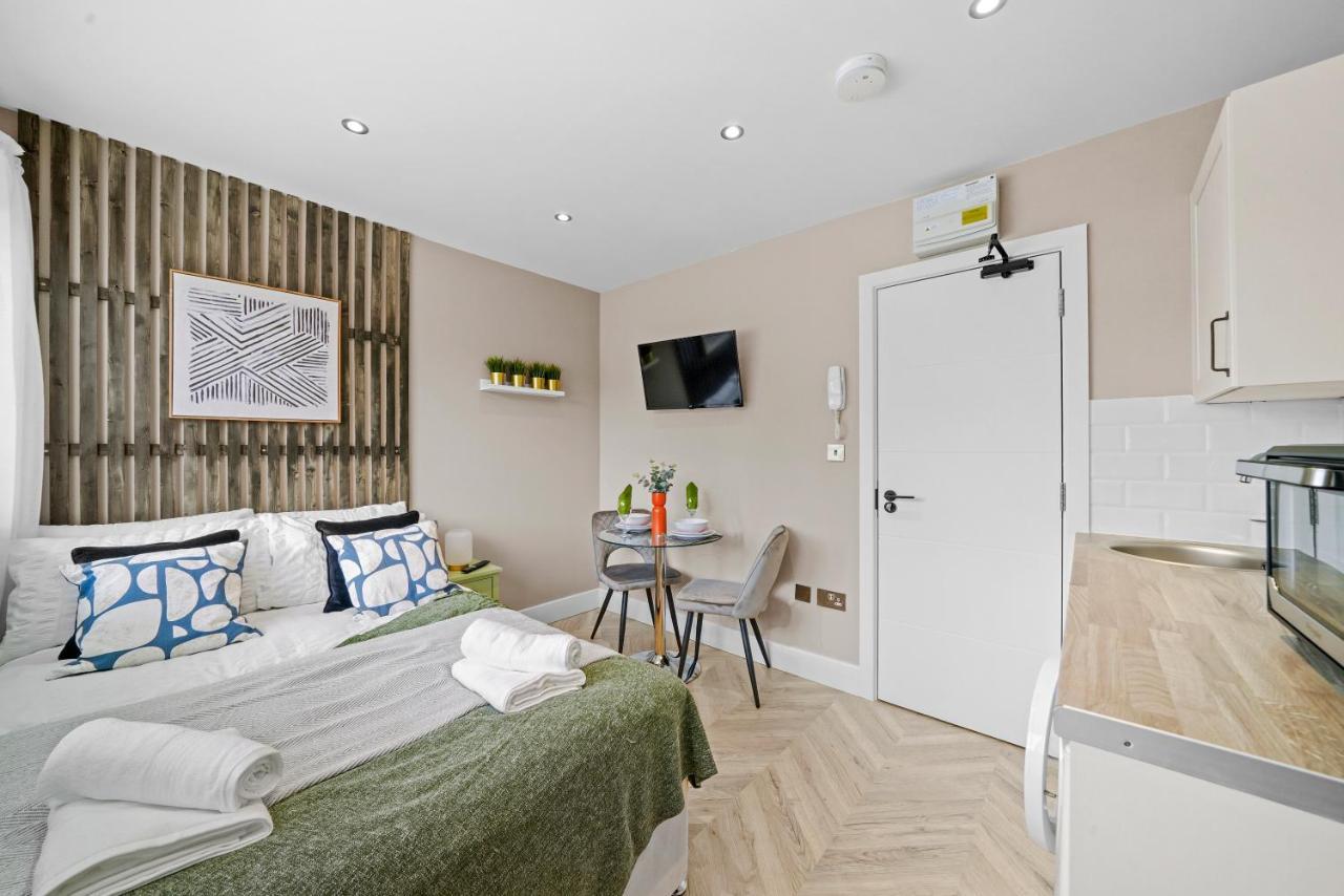 Cosy Heathrow Studios - Parking - Garden London Kültér fotó